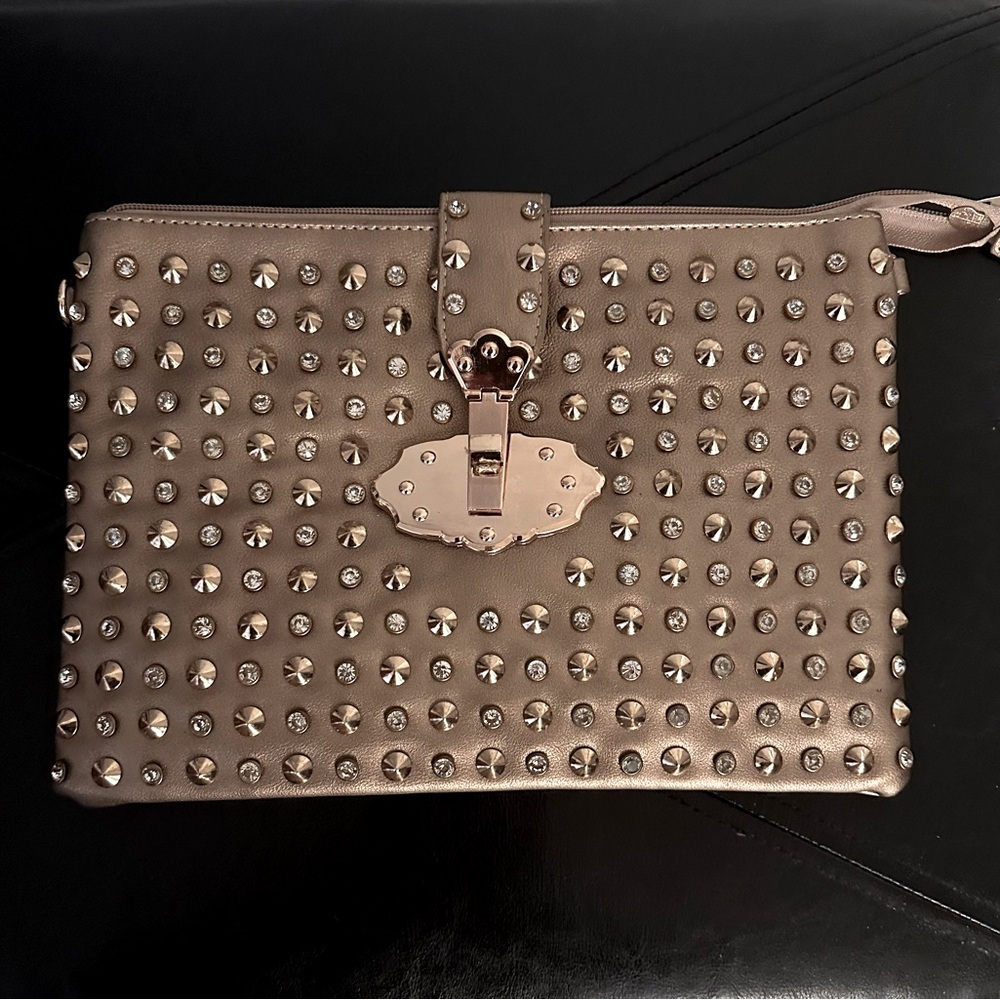 Beautiful clutch for any occasion!